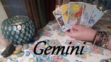 Gemini 🔮 A MAJOR Decision That Changes Your ENTIRE LIFE Gemini!!! May 16th - 23rd Tarot Reading