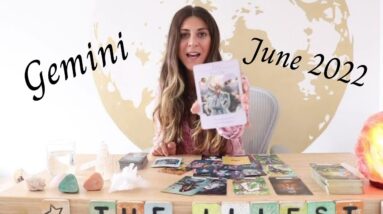 GEMINI 'STAYING CONFIDENTLY IN YOUR POWER!' - Mid June 2022 Tarot Reading