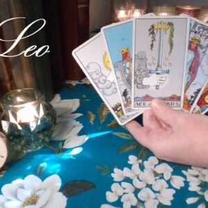Leo August 2022 ❤️ THE MOST INTENSE CHEMISTRY YOU WILL EVER FEEL Leo!! Future Love Tarot Reading