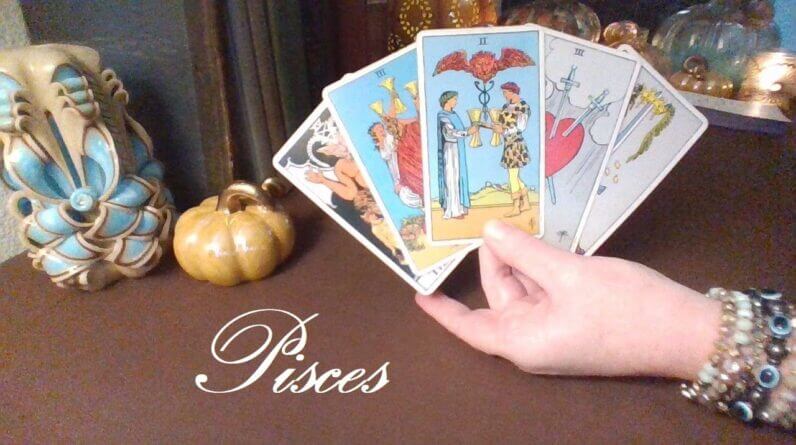 Pisces ❤️ ALERT! Things Could Get Very Interesting Pisces! FUTURE LOVE #TarotReading