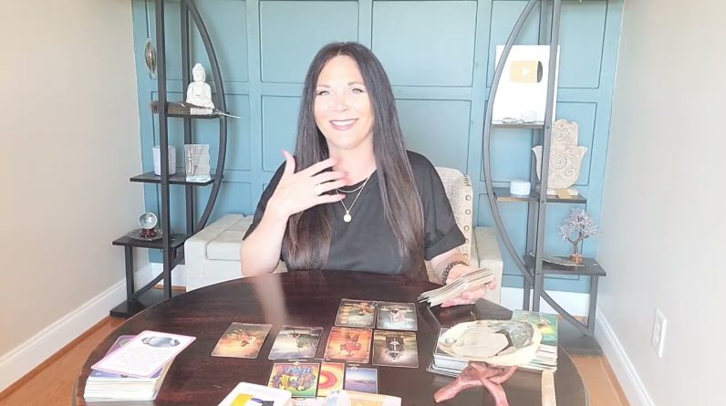 CAPRICORN | WHAT'S UP WITH THIS ENERGY? 🌚 CAPRICORN OCTOBER TAROT READING.