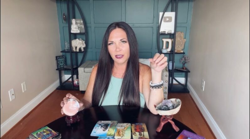 AQUARIUS | Beware of the Snake in the Grass 🐍 | Stay Focused! 🔮| Aquarius Tarot Reading.