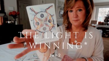 Your Daily Tarot Reading : The Light Is WINNING | Spiritual Path Guidance